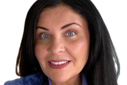 Dr Nichola Stefanou 3x2